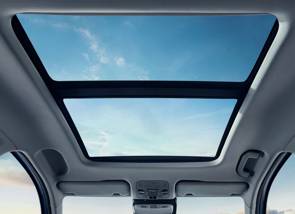 Full Panoramic Sunroof with Electric Sunshade