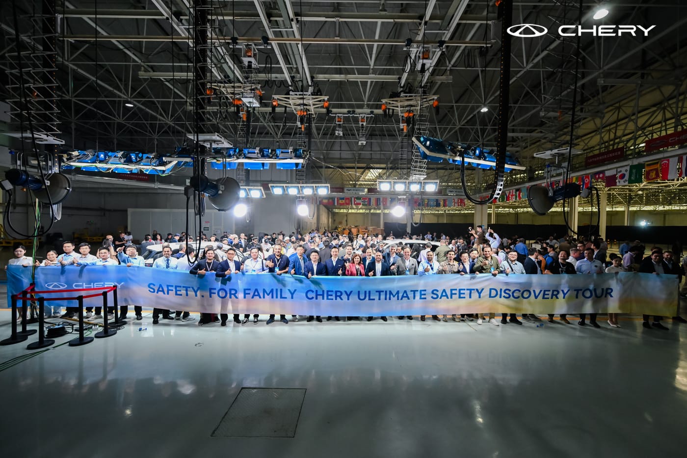 CHERY executives and global guests group photo following the crash test